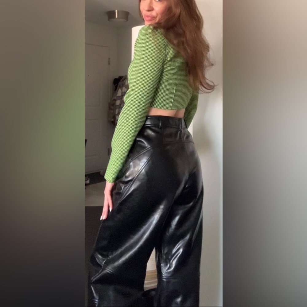 Crop should pads black and neon yellow top Zara Women's Green and Black Crop-top - Picture 2 of 7